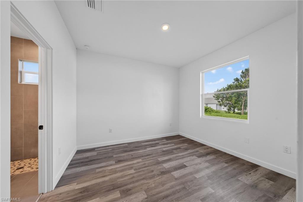 1530 Gilbert Ave S photo 18