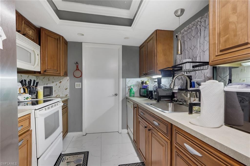 Kitchen Photo 2