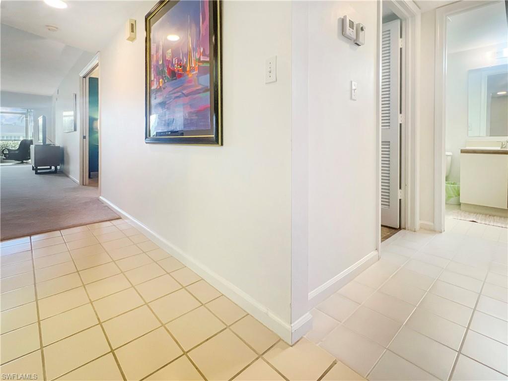 Guest/laundry hall
