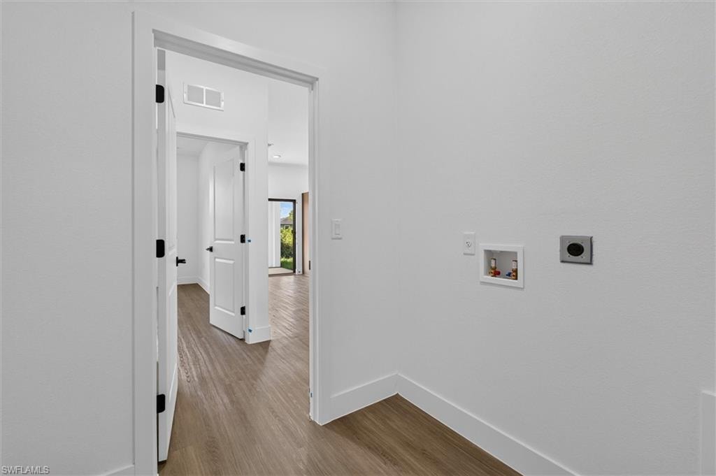 Dedicated laundry alcove with hookups