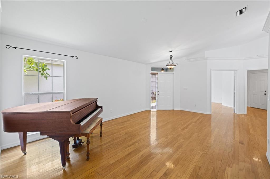 3157 Carriage CIR