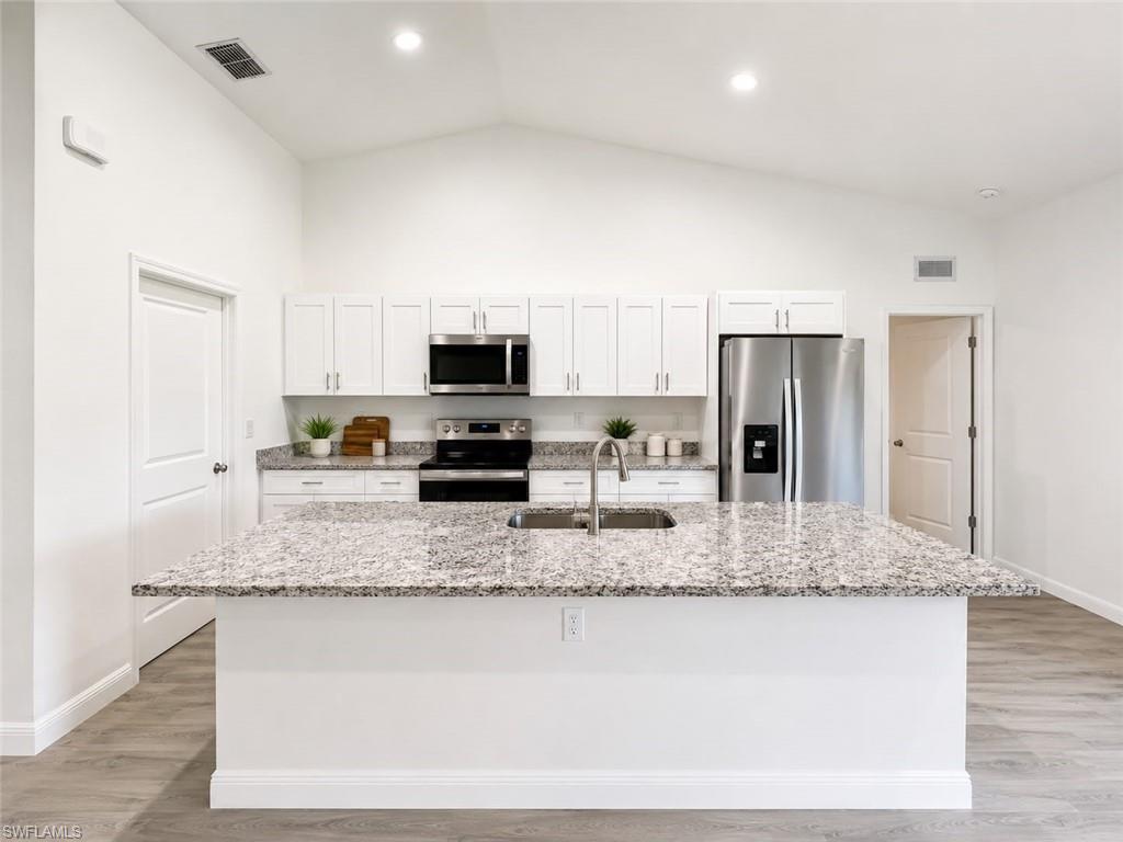 537 GREENBRIAR BLVD