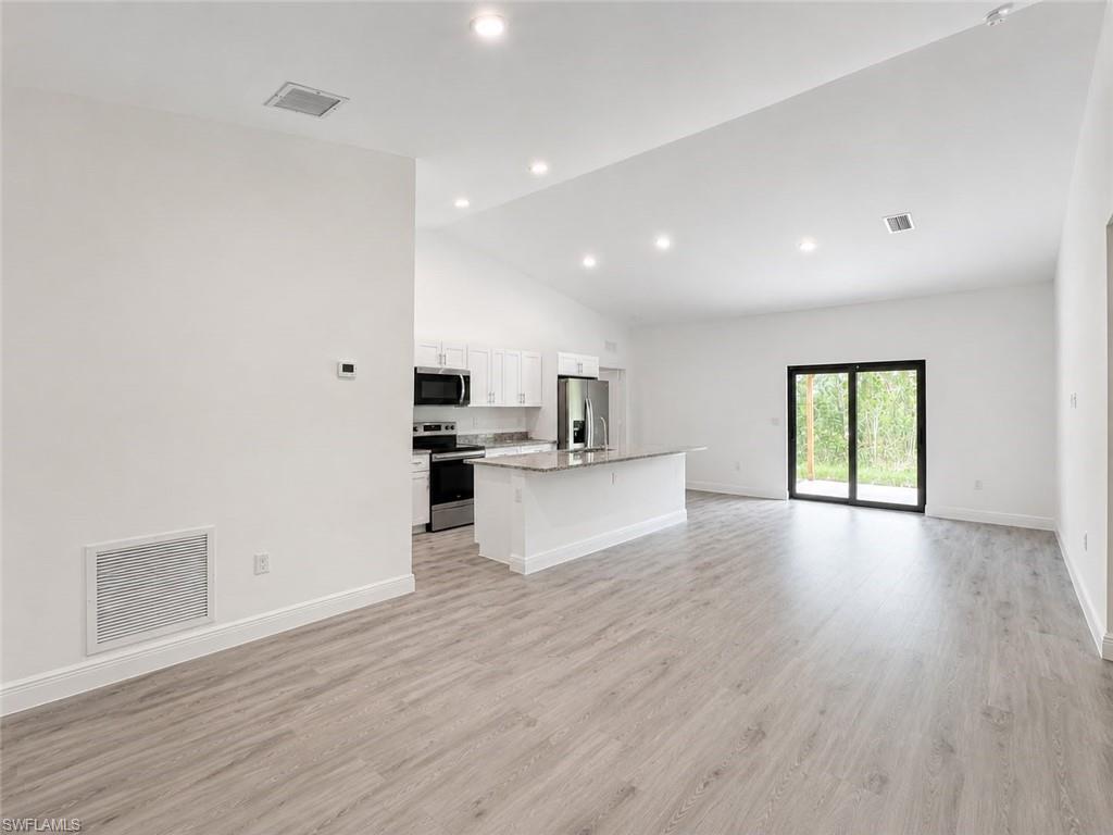 537 GREENBRIAR BLVD