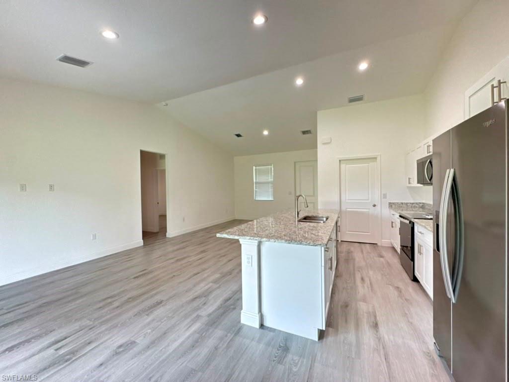 537 GREENBRIAR BLVD photo 11
