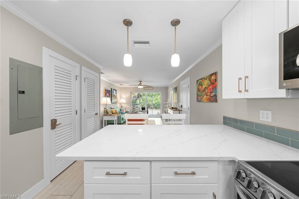 KITCHEN / LIVING DINNING ROOM
