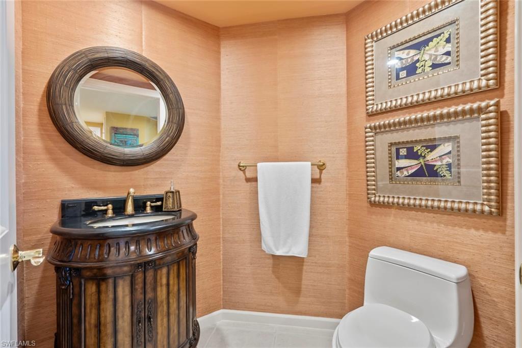 1060 Borghese LN 403 photo 32