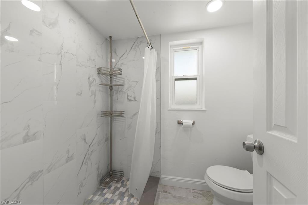 1040 Edgemere DR photo 27