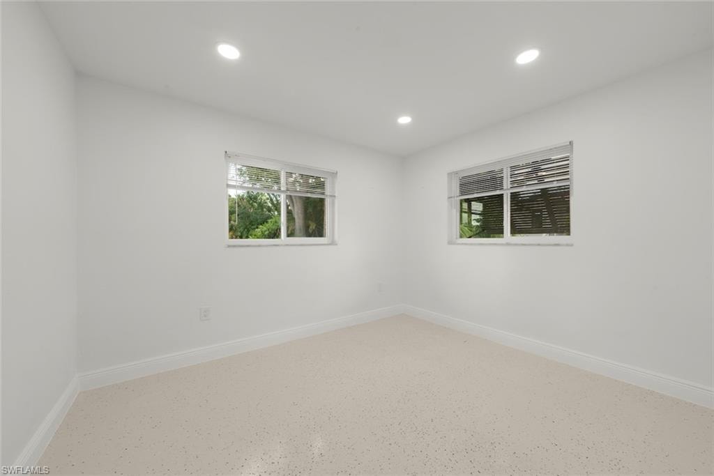 1040 Edgemere DR photo 30