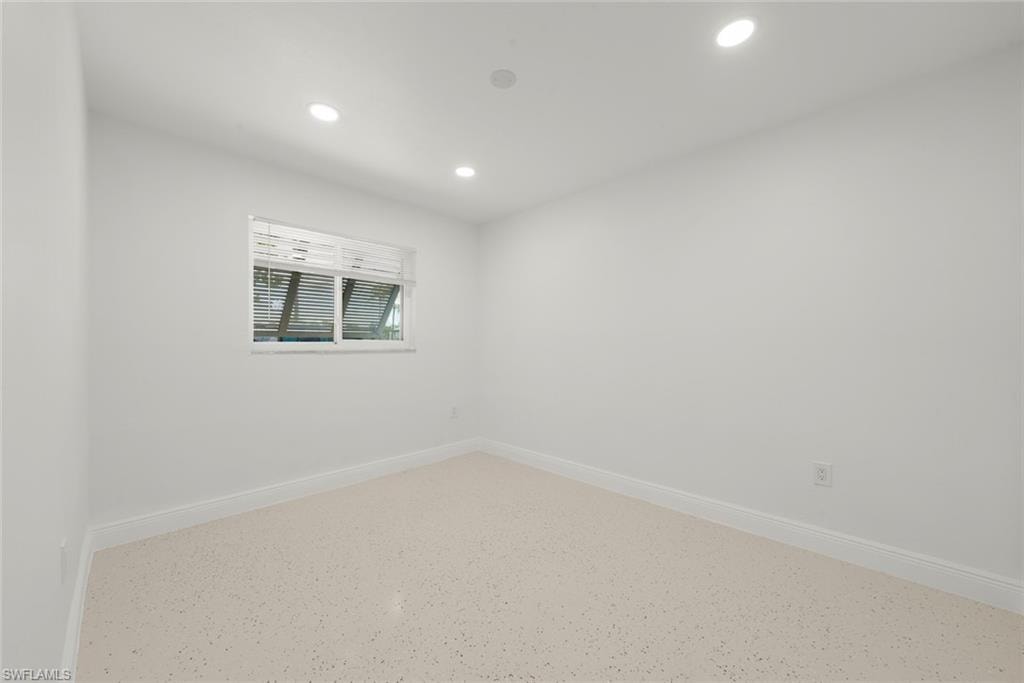 1040 Edgemere DR photo 33