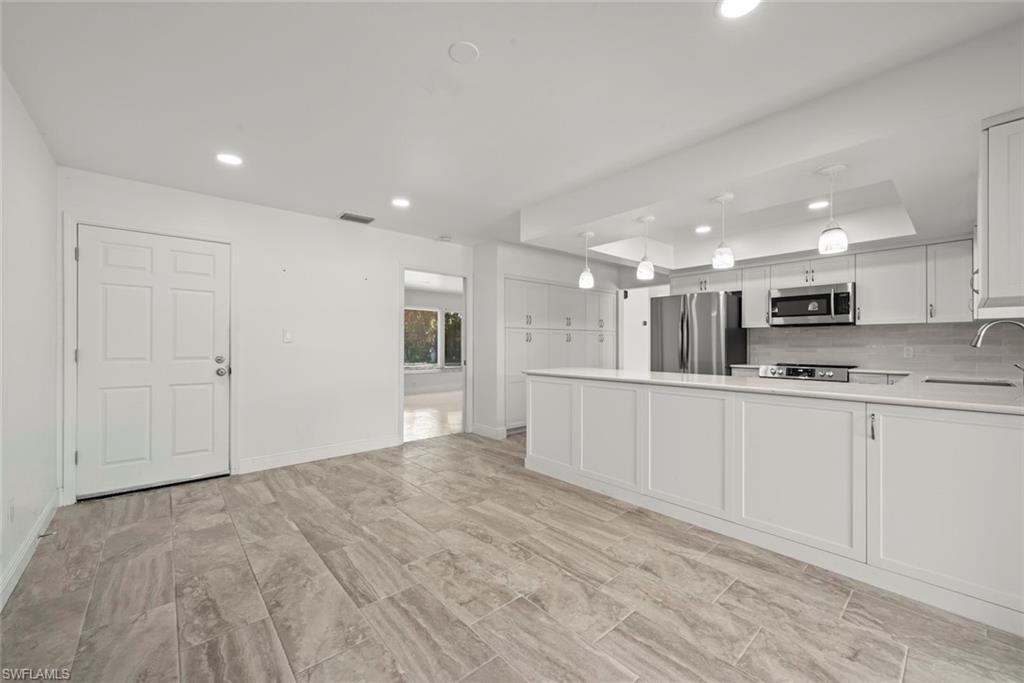 1040 Edgemere DR photo 18