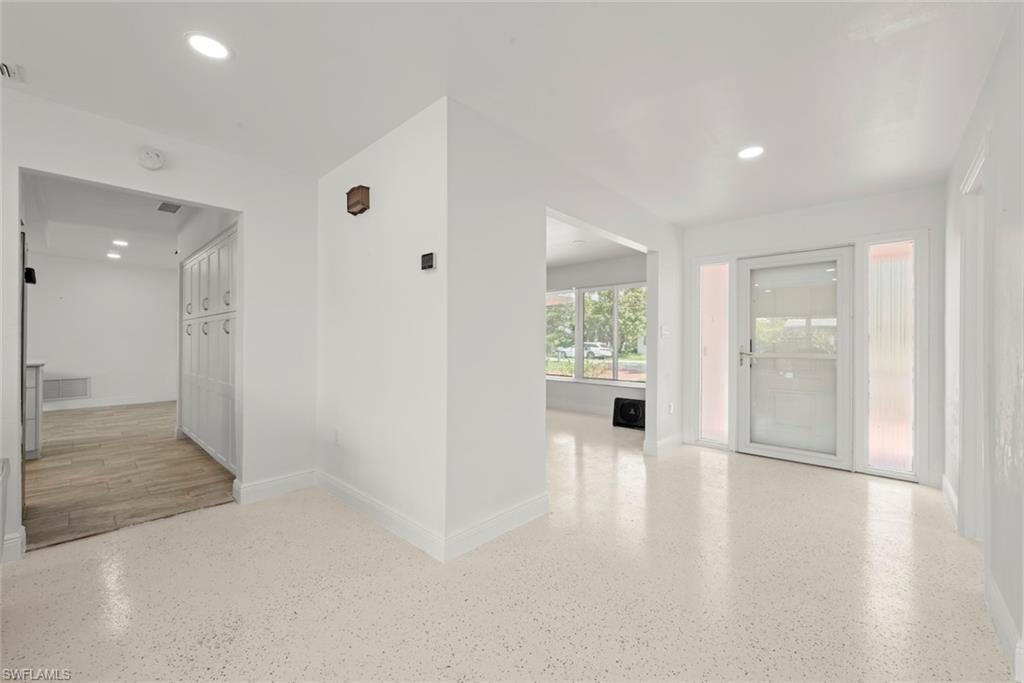 1040 Edgemere DR photo 11