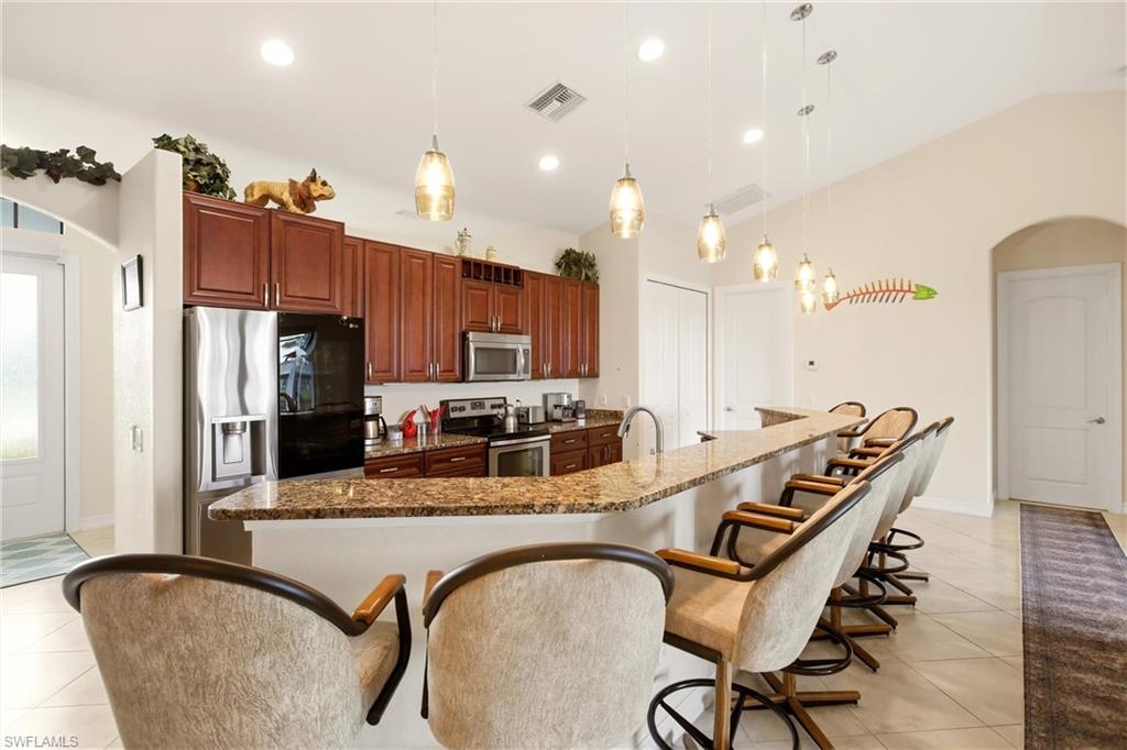 Breakfast Bar with 9 bar stools