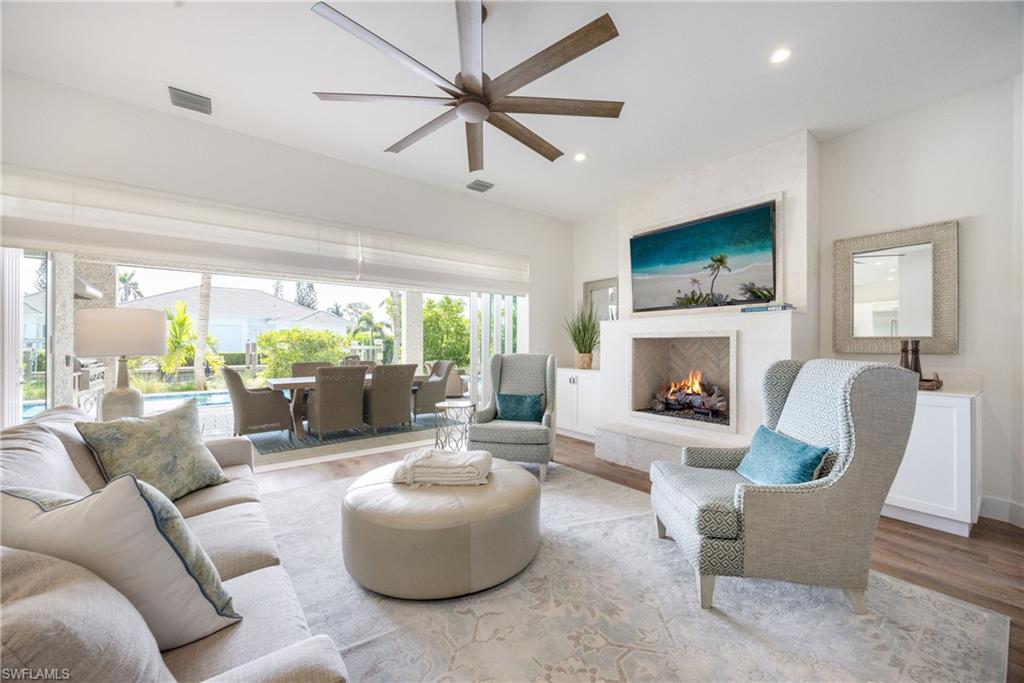 1571 Bonita LN