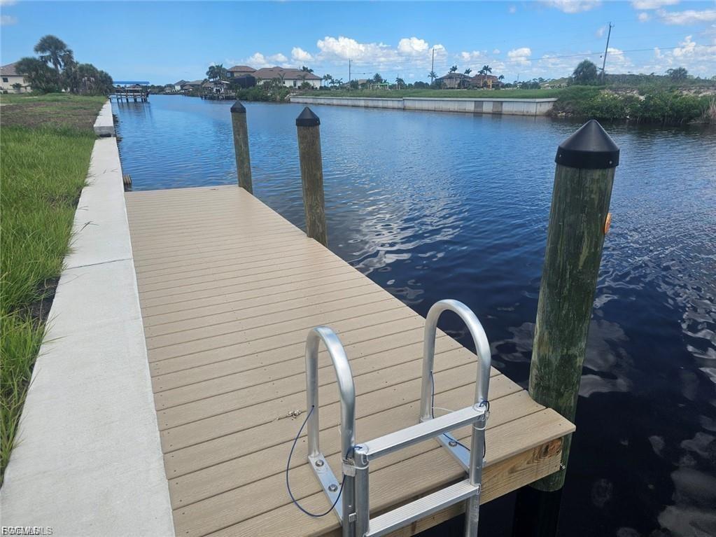 Wide canal with the preserve view