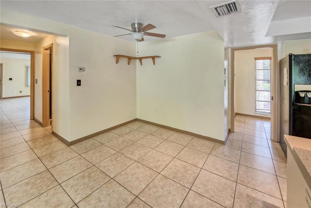 Unfurnished room featuring light tile patterned floors and ceiling fan
