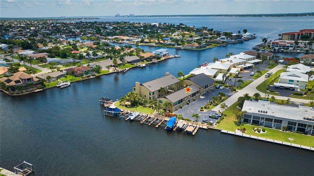 Incredible Aerial View of where Vista Point sits on intersecting canals leading to the Open Waters of the Caloosahatchee River.  Just a few minutes to boat there!