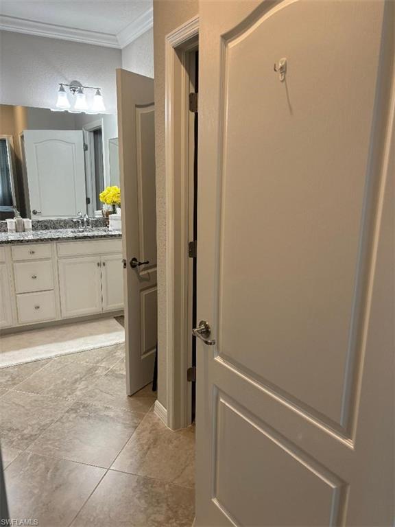 Master double sinks/vanities