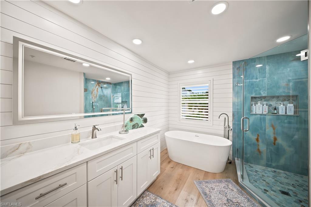 248 4th AVE S D201 photo 22