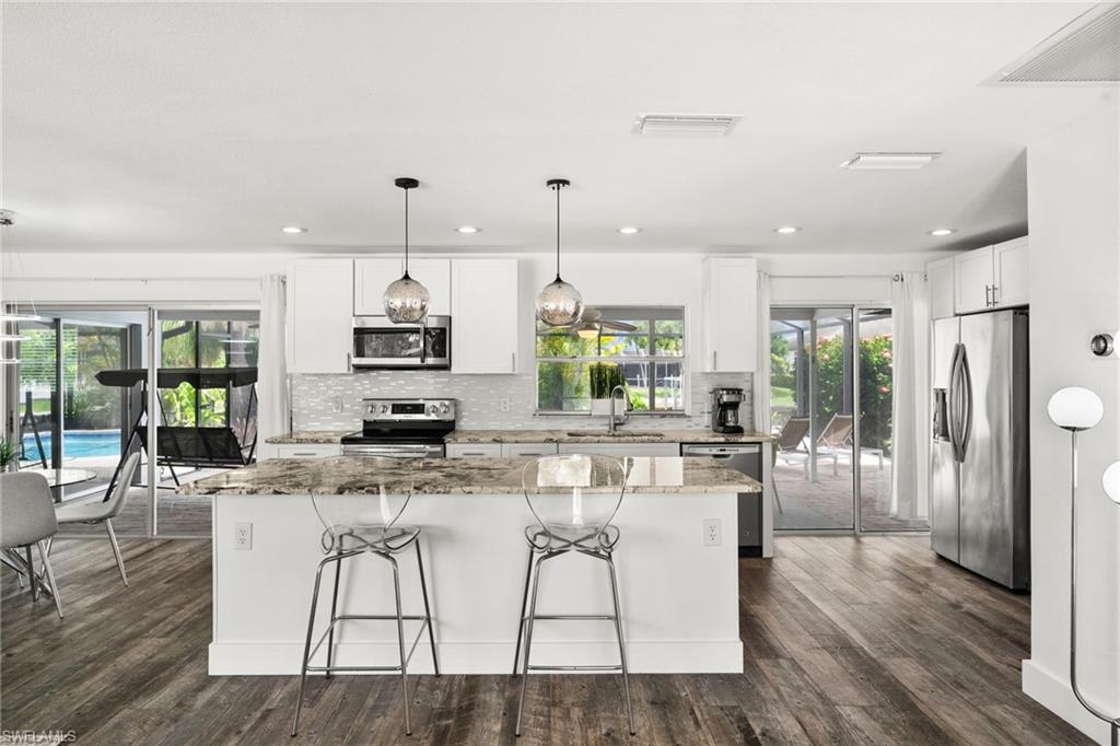 Granite Island with Breakfast Bar