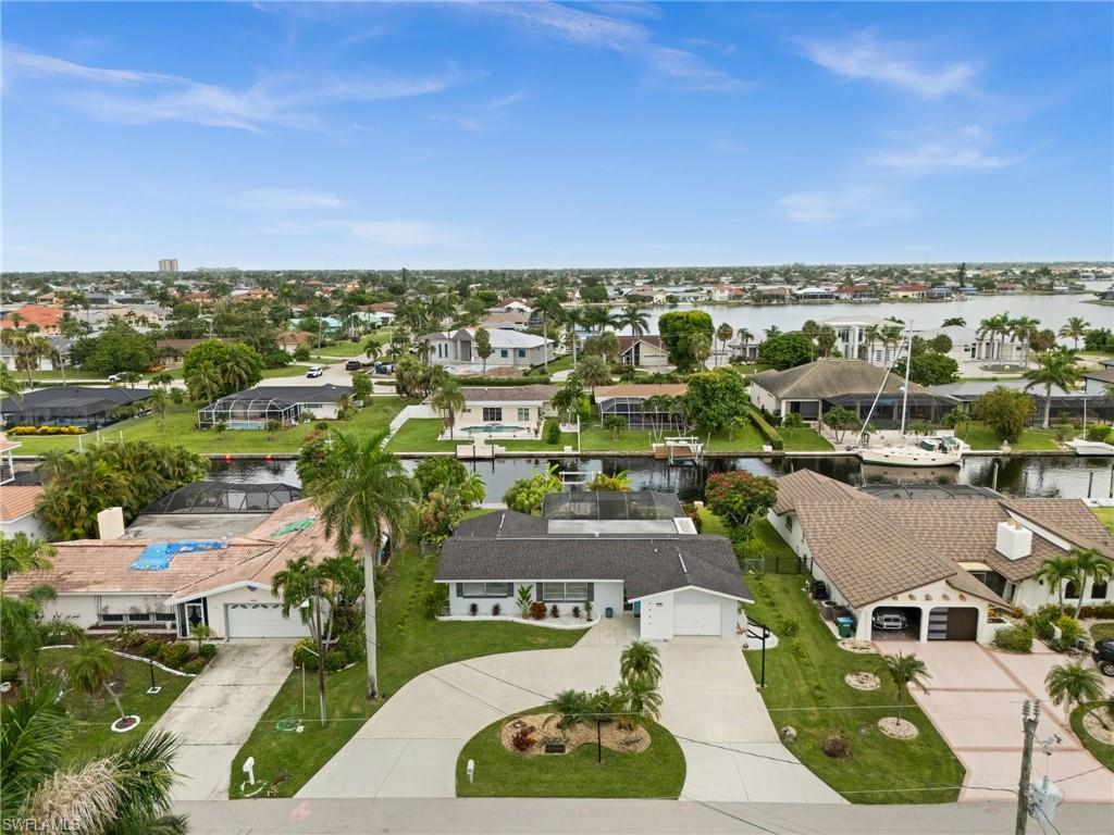Check out the Circle Driveway!
