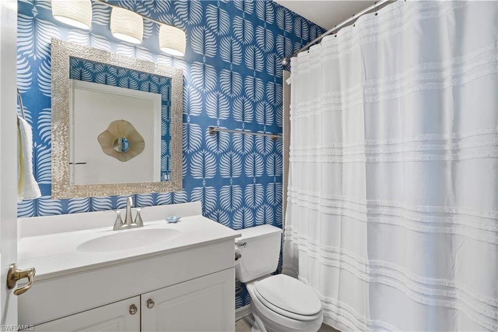 Guest bathroom with tub/shower combination