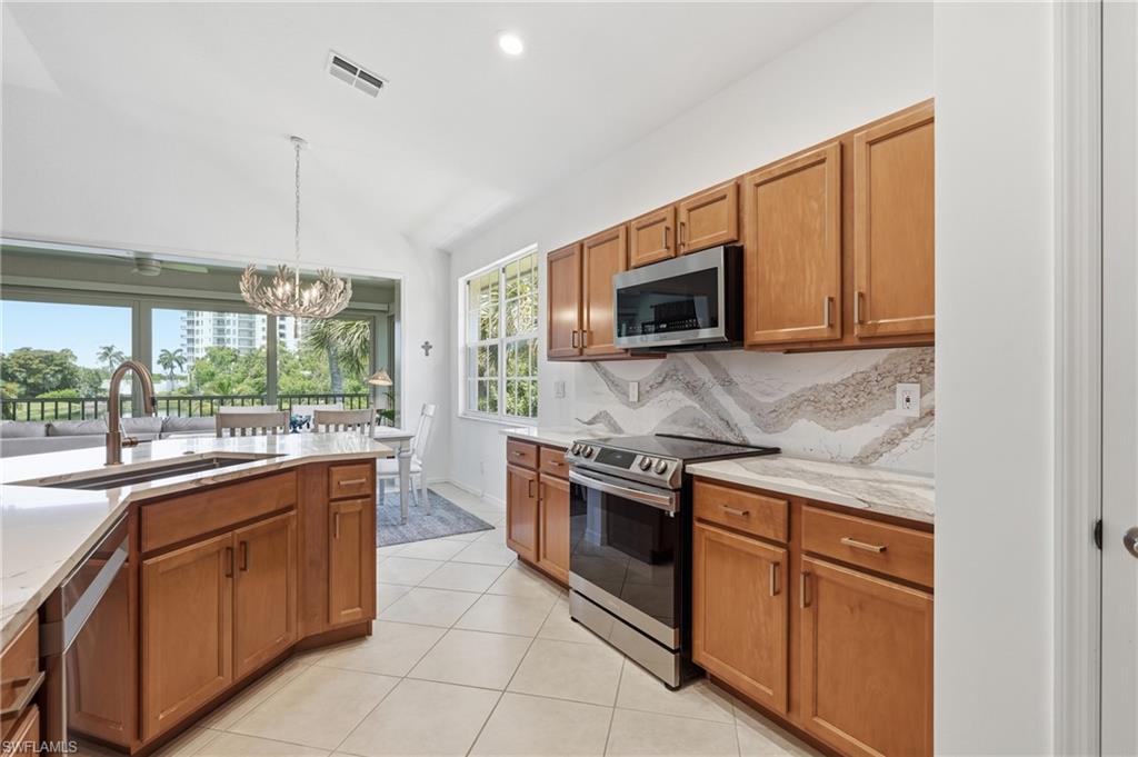 Two chefs can work comfortably together in this space!