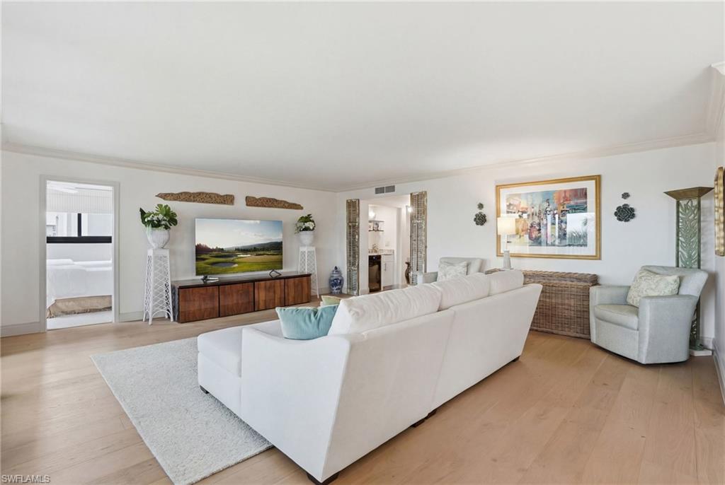 2400 Gulf Shore BLVD N 603 photo 6