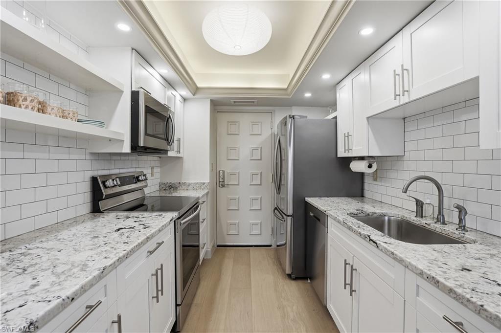 2400 Gulf Shore BLVD N 603 photo 7
