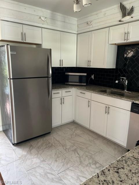 656 Palm View DR 4