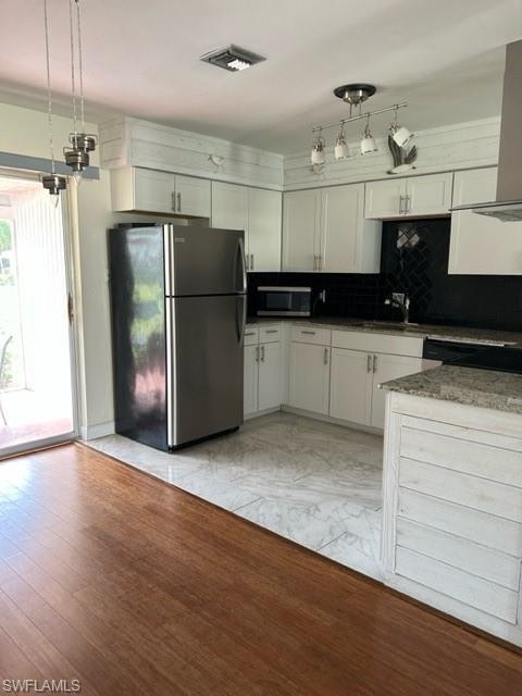 656 Palm View DR 4