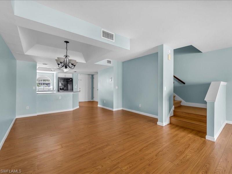 28 Cosmopolitan DR 15 photo 23