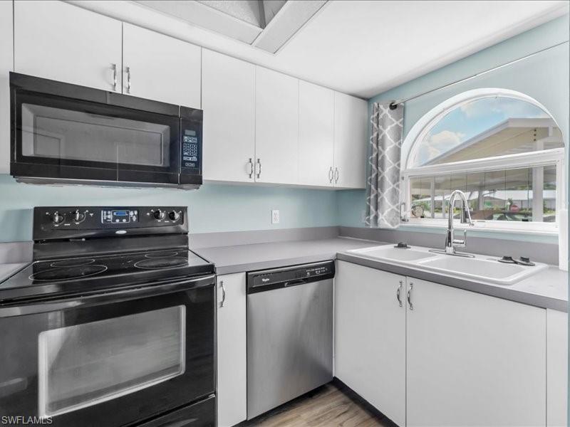 28 Cosmopolitan DR 15 photo 12
