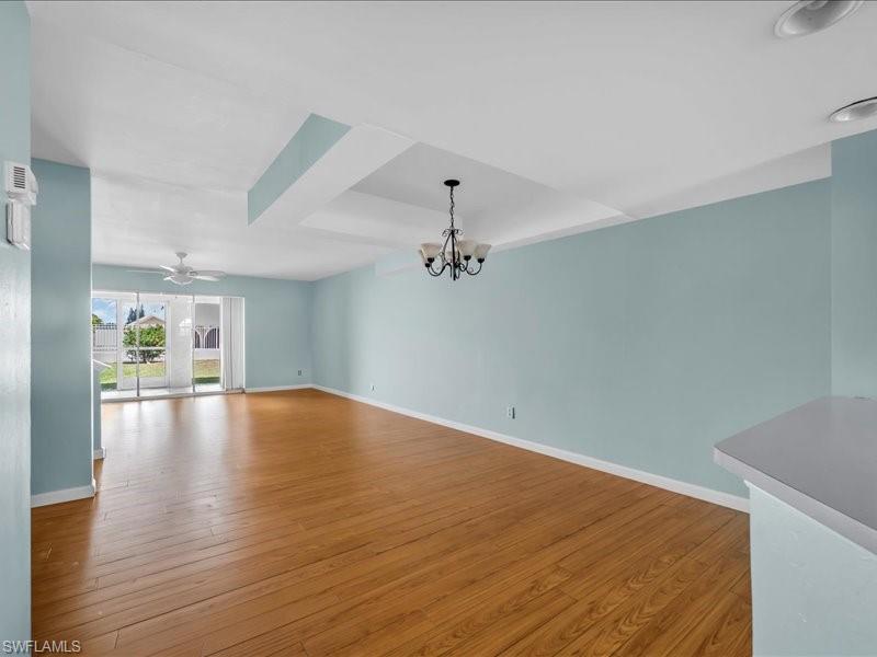 28 Cosmopolitan DR 15 photo 20
