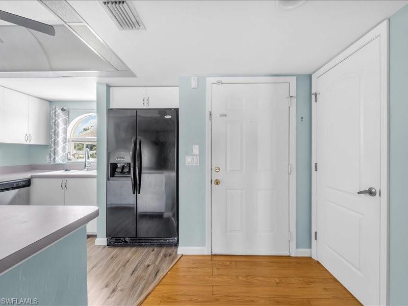 28 Cosmopolitan DR 15 photo 9
