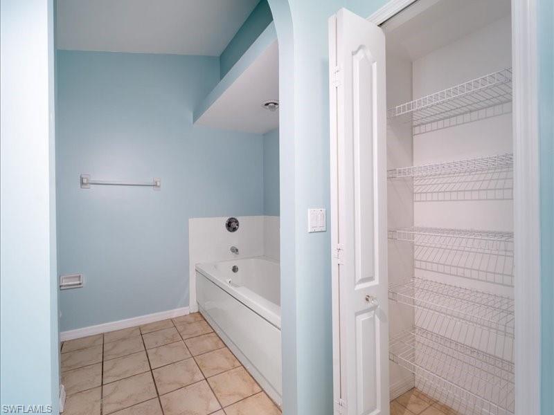 28 Cosmopolitan DR 15 photo 34