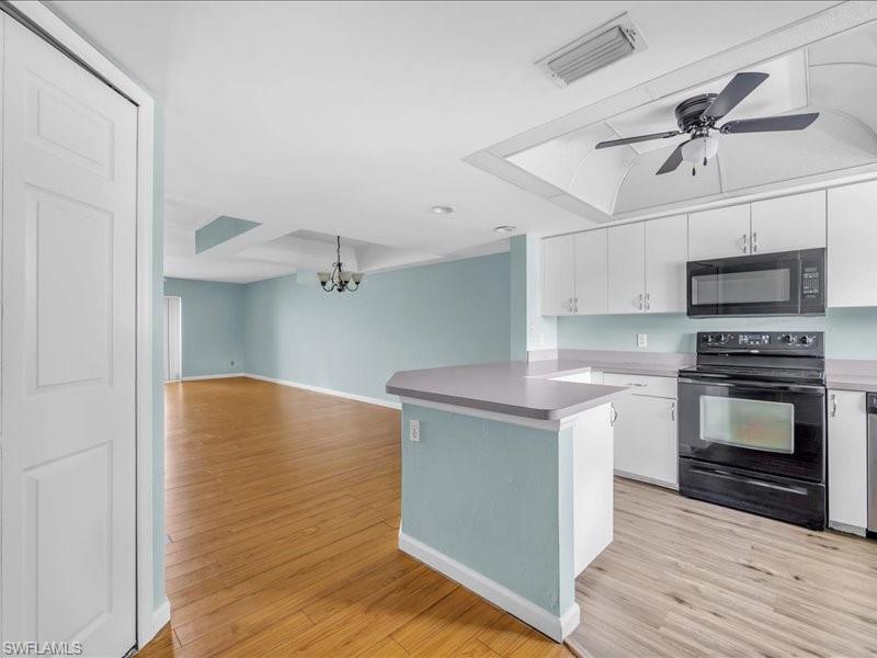 28 Cosmopolitan DR 15 photo 10
