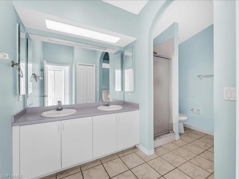 28 Cosmopolitan DR 15 photo 33