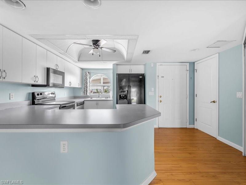 28 Cosmopolitan DR 15 photo 19