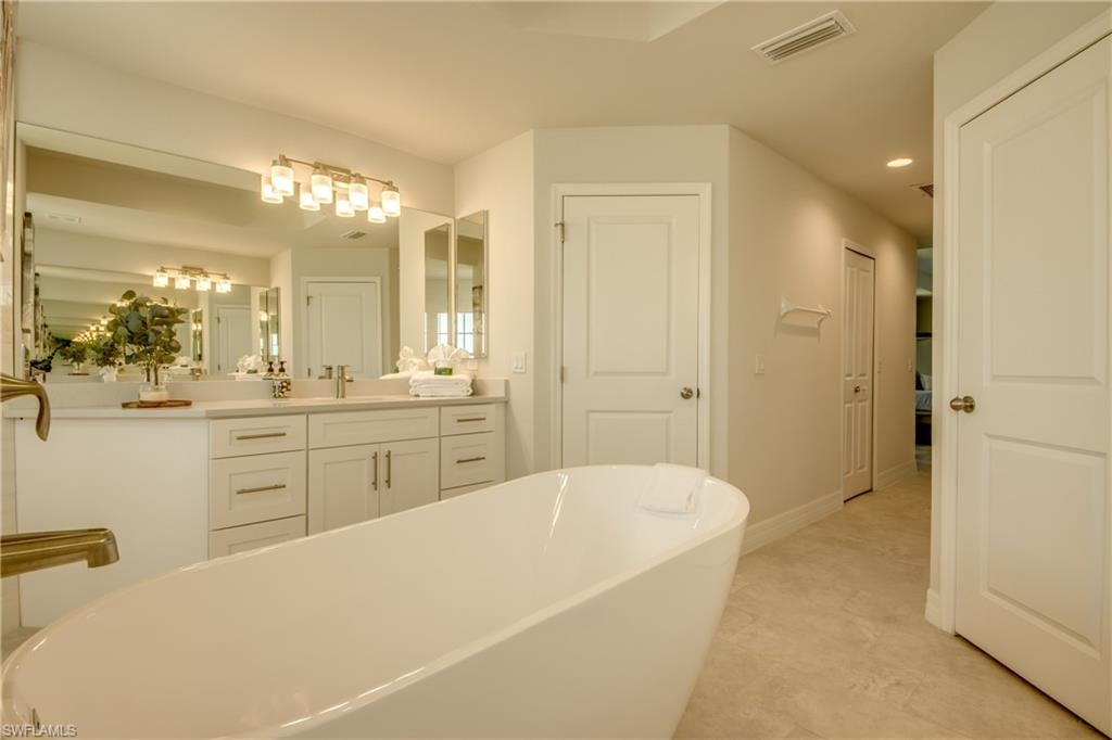 2104 SW 28th LN photo 22