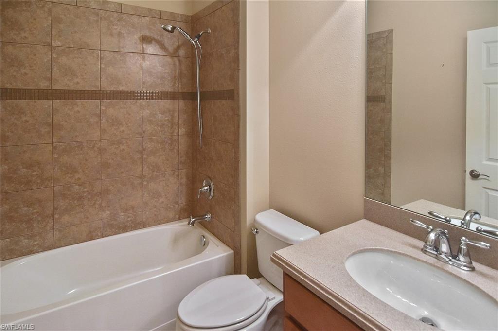 3rd Bathroom w/ tub
