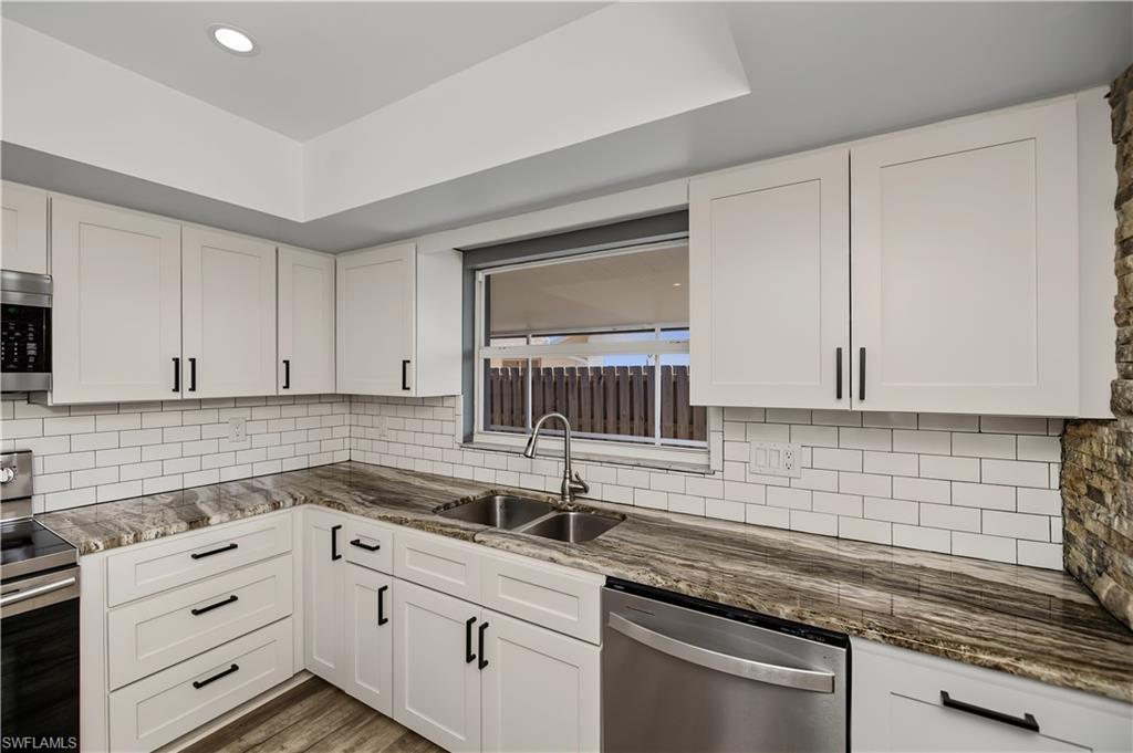 9782 Deerfoot DR