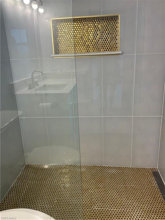 Gold tile