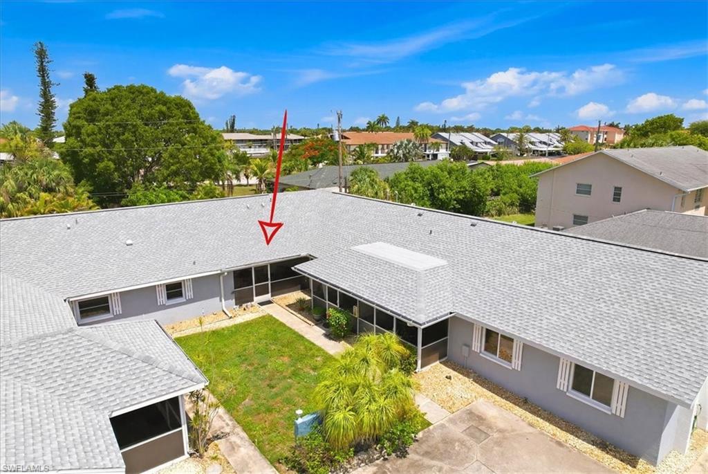 Corner/end condo