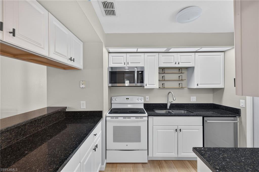 8121 Woods CIR 9