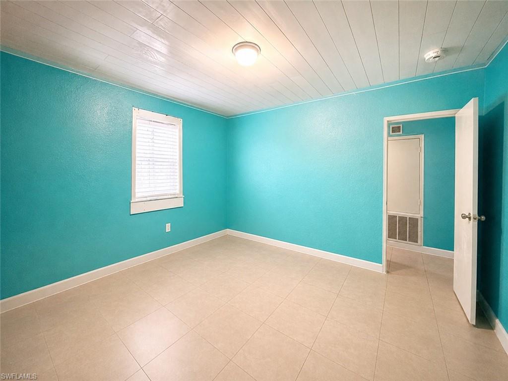 2485 Bayside ST photo 17