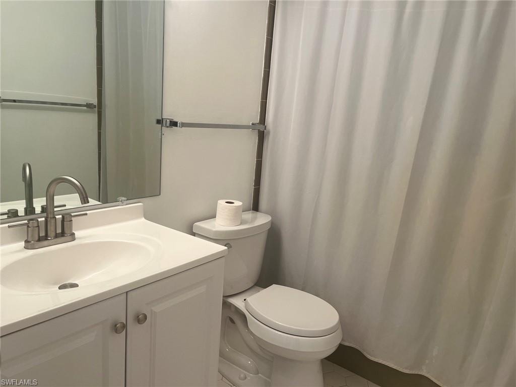Guest Bathroom with Tub/Shower Combination