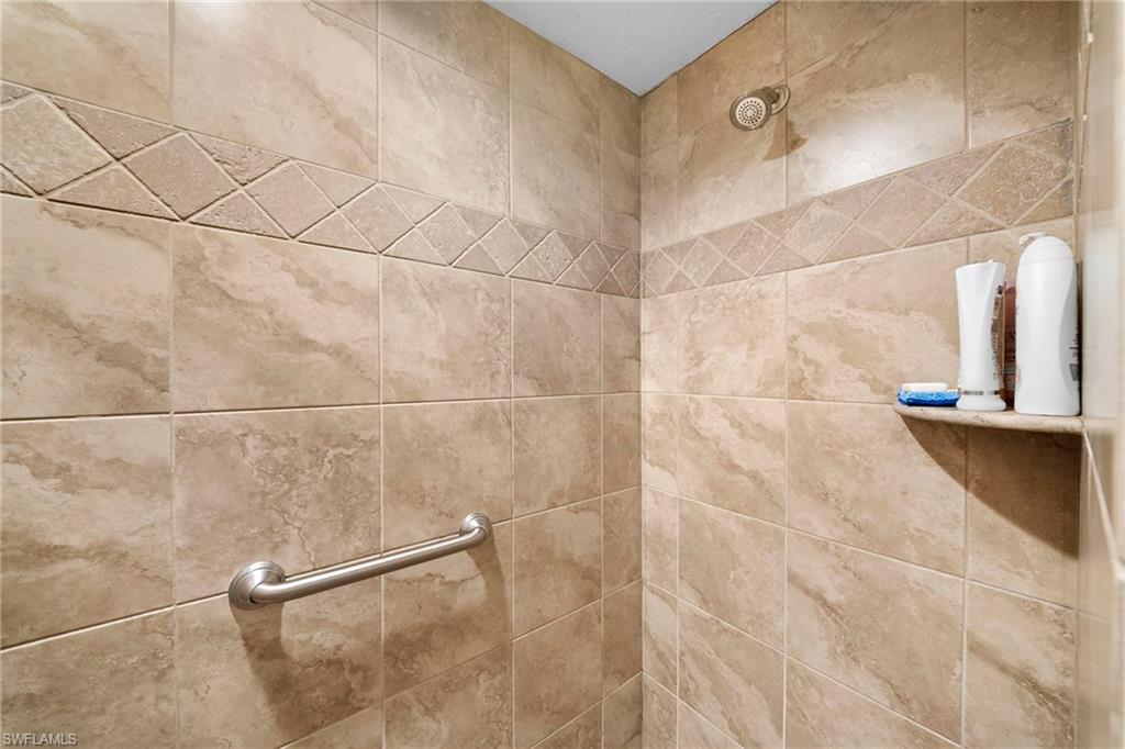 770 Waterford DR 202 photo 23