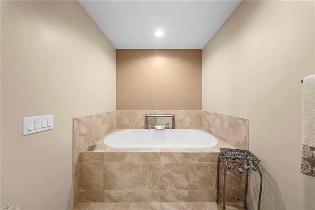 770 Waterford DR 202 photo 21