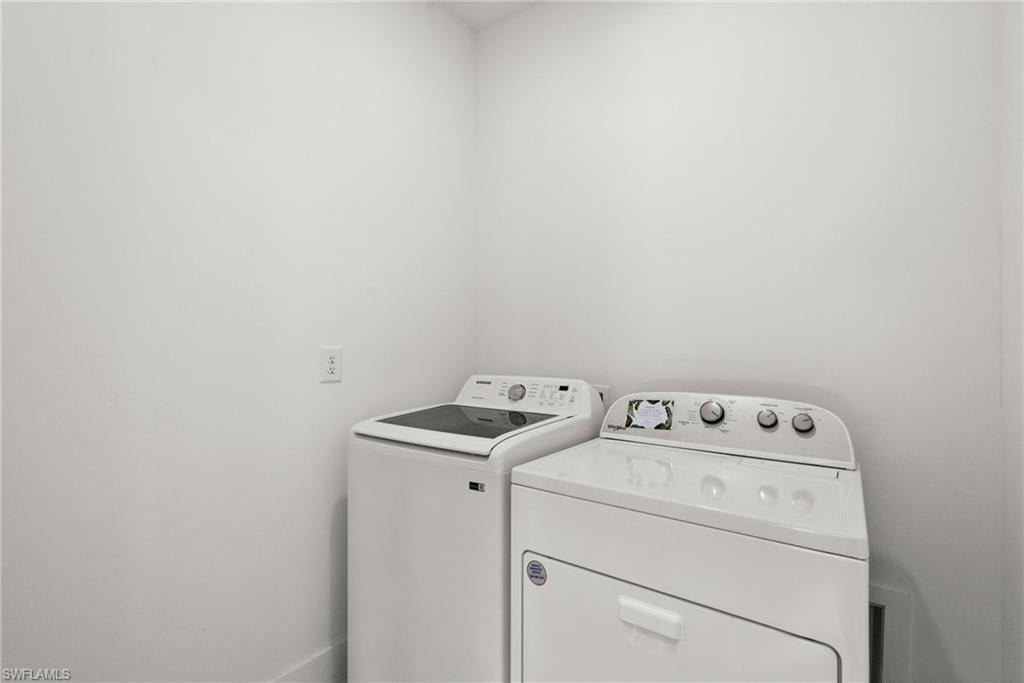 14 Truman AVE photo 36