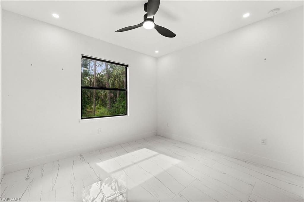 14 Truman AVE photo 33